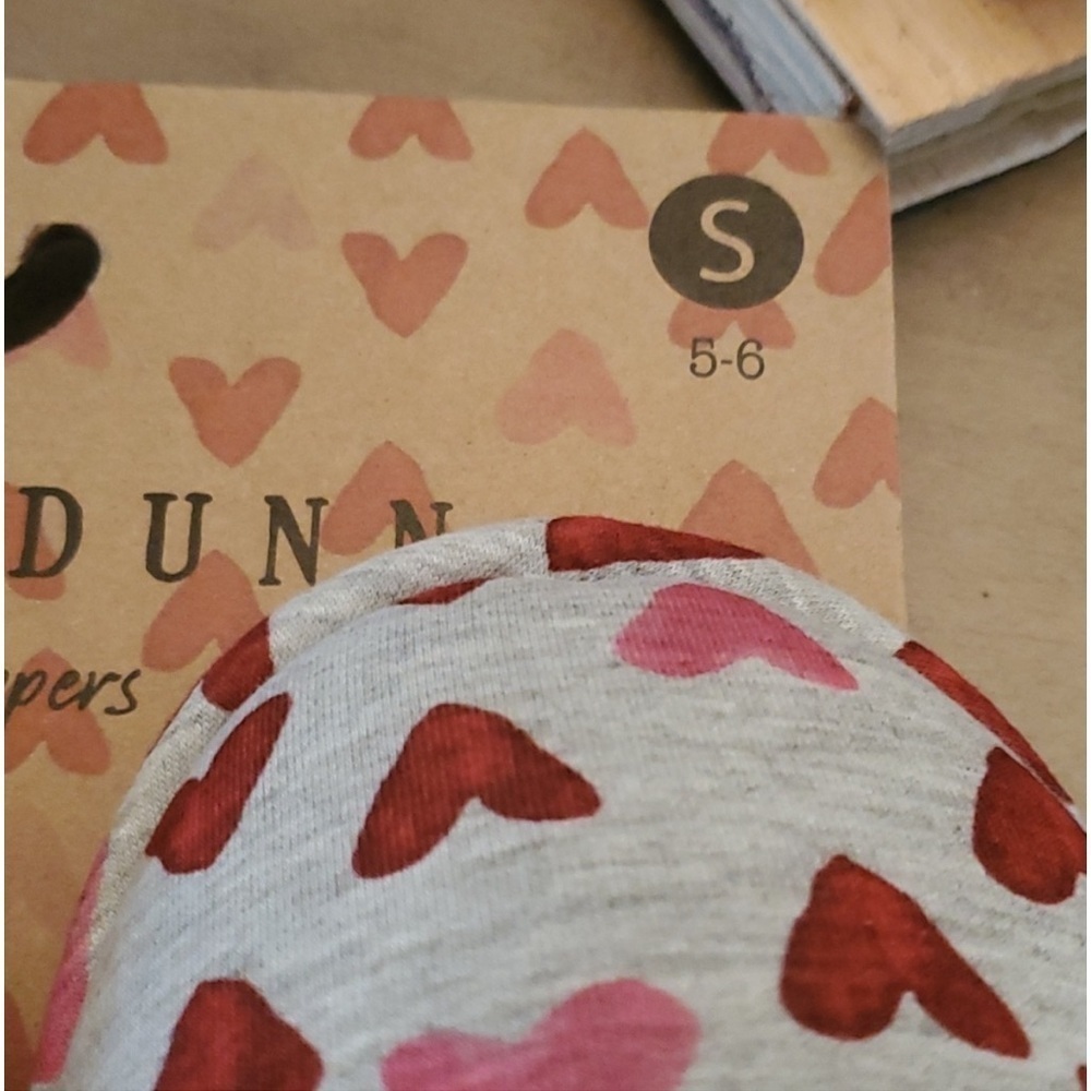 NWT - Rae Dunn Women’s Slippers (Pink & Grey with Amor & Heart Designs / (5/6US) - Picture 6 of 8